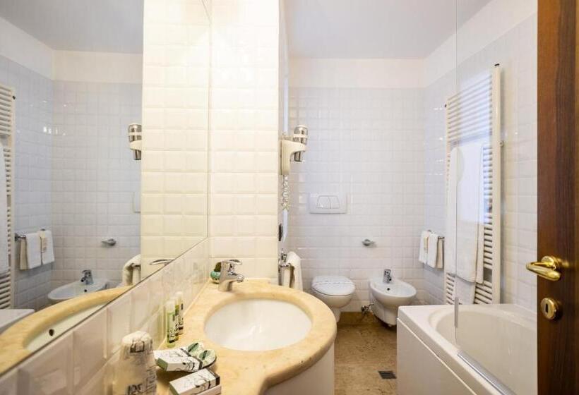 Superior Room with Terrace, Du Lac Varenna