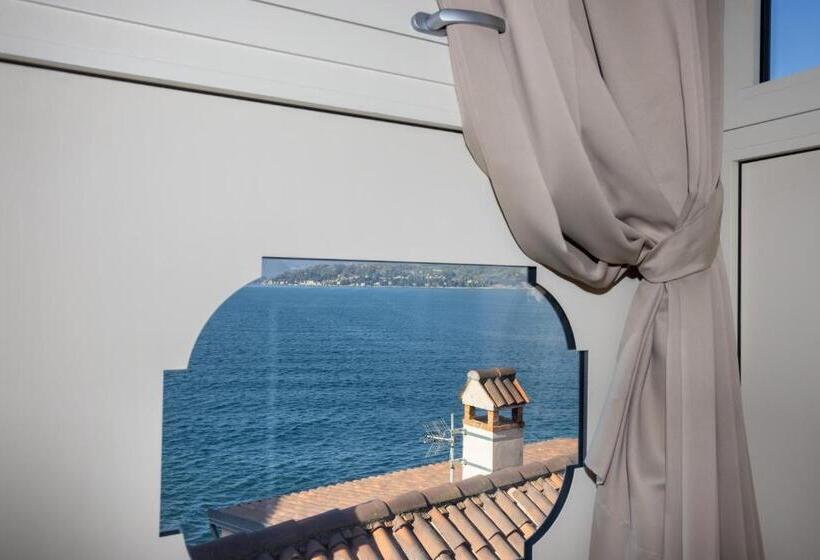 Superior room with lake view, Du Lac Varenna