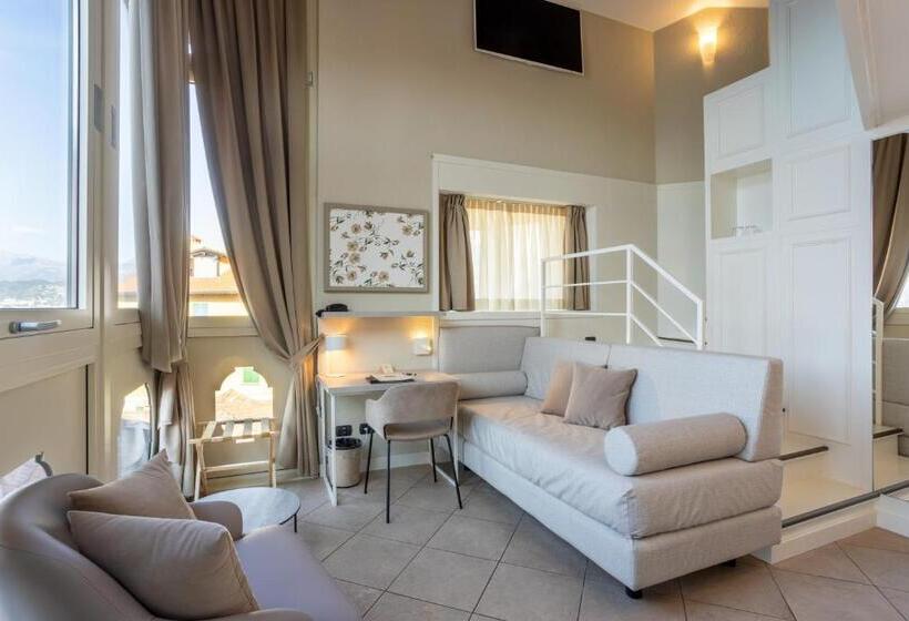 Superior room with lake view, Du Lac Varenna