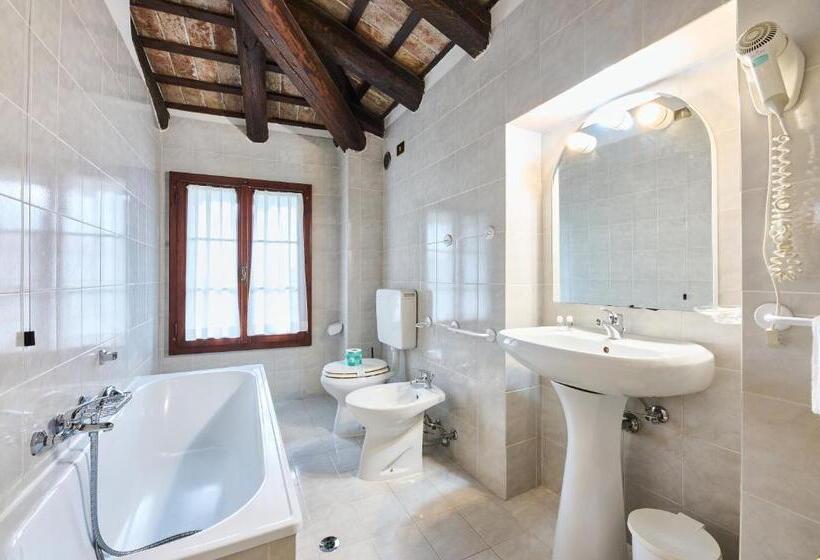 اتاق استاندارد, Foresteria Castello Formentini