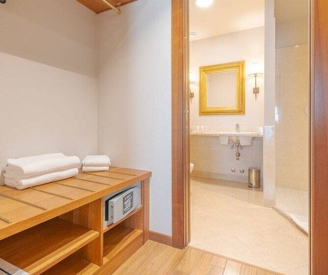 Superior room with lake view, Horizon Wellness & Spa Resort  Best Western Signature Collection