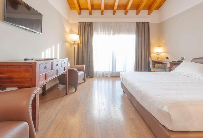 Superior room with lake view, Horizon Wellness & Spa Resort  Best Western Signature Collection