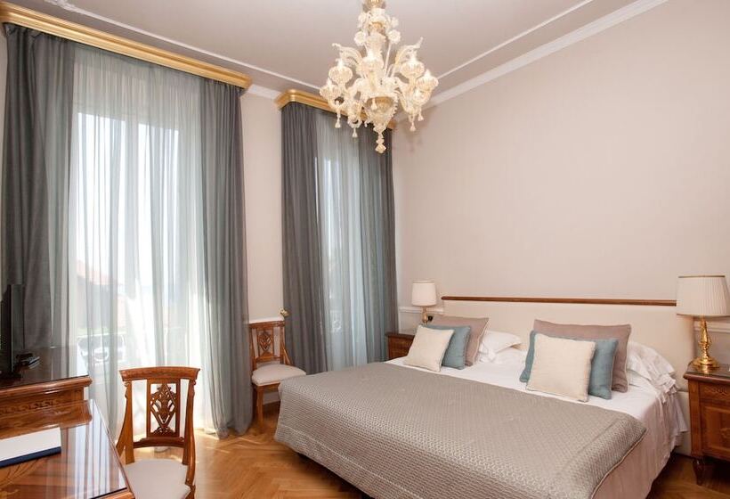 Номер Стандарт Вид на Море, Imperiale Palace