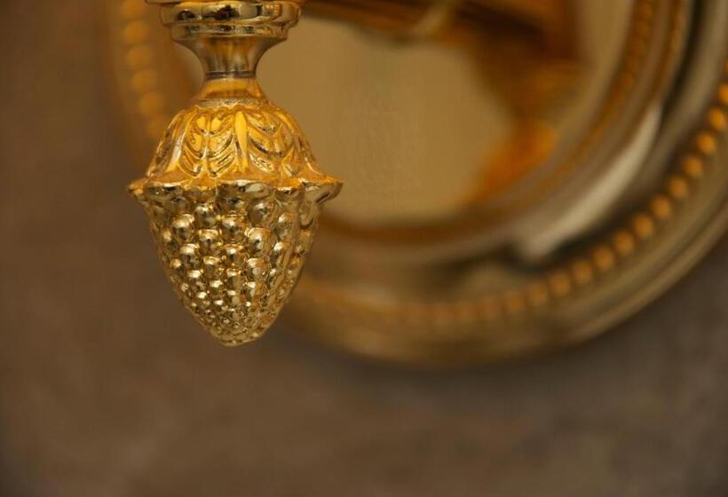 디럭스 룸, Leon D'oro