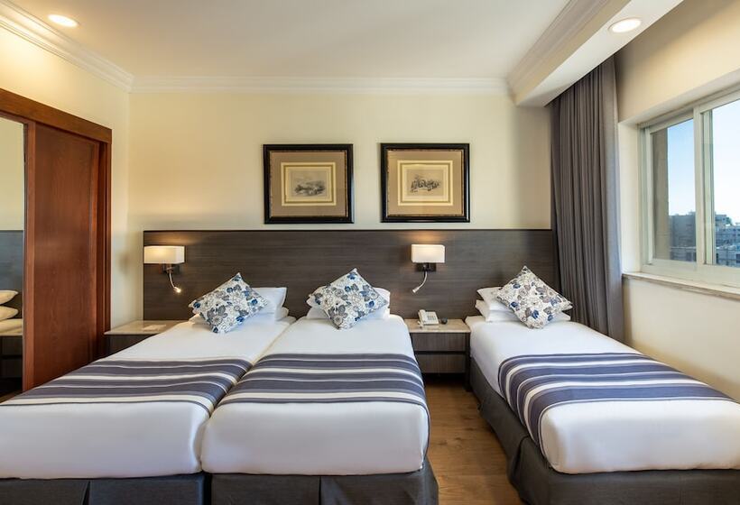 Chambre Triple Standard, Ambassador