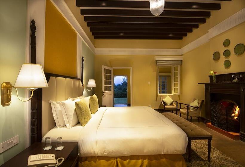 اتاق لوکس با چشم‌انداز باغ, Savoy  Ihcl Seleqtions