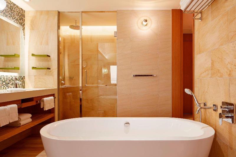 اتاق پرمیوم, Sheraton Okinawa Sunmarina Resort