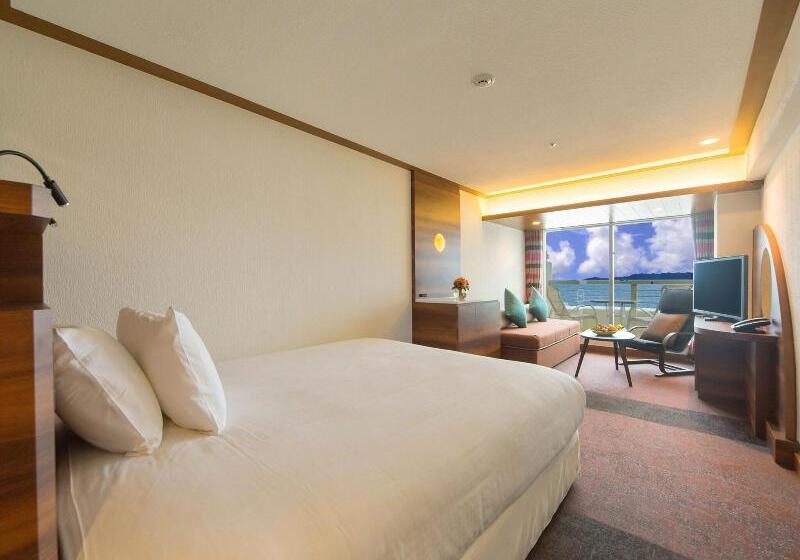 اتاق استاندارد با چشم‌انداز دریا, Sheraton Okinawa Sunmarina Resort