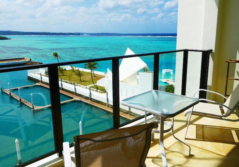 اتاق پرمیوم با چشم‌انداز دریا, Sheraton Okinawa Sunmarina Resort