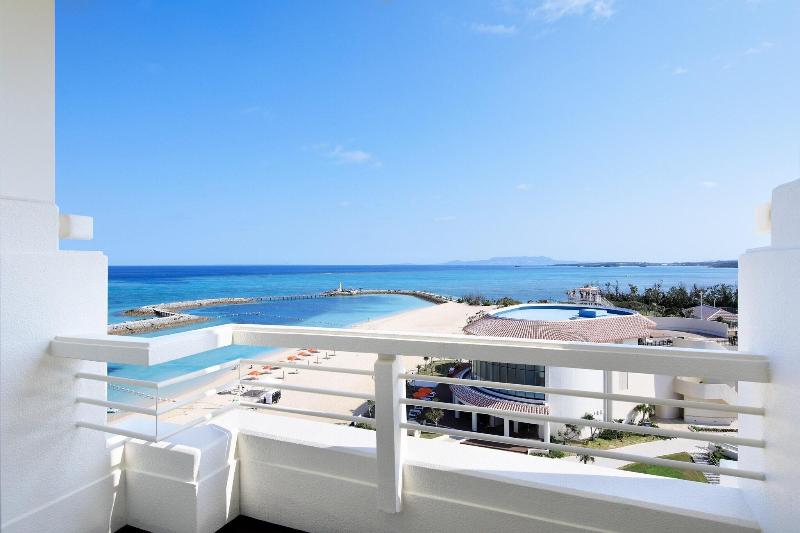 اتاق استاندارد با چشم‌انداز دریا, Sheraton Okinawa Sunmarina Resort