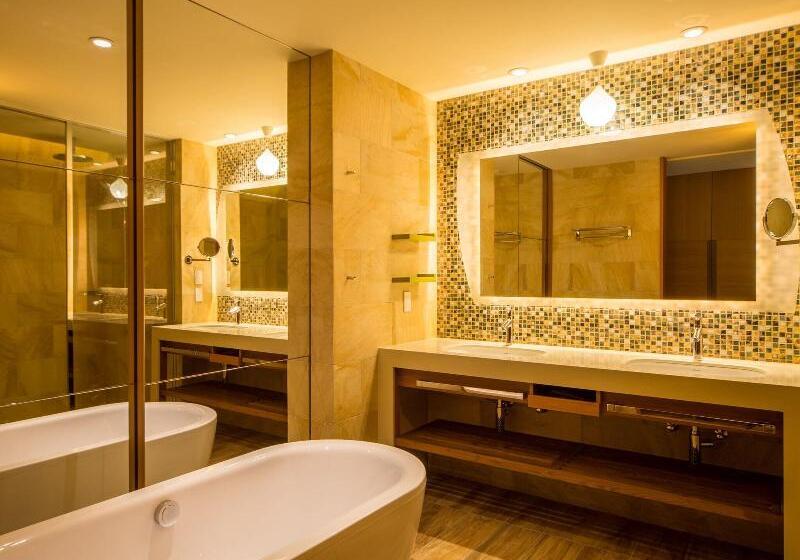 اتاق پرمیوم, Sheraton Okinawa Sunmarina Resort