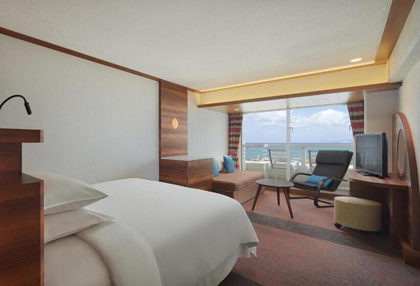 اتاق استاندارد با چشم‌انداز دریا, Sheraton Okinawa Sunmarina Resort