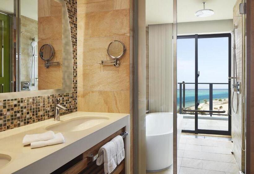 اتاق پرمیوم با چشم‌انداز دریا, Sheraton Okinawa Sunmarina Resort