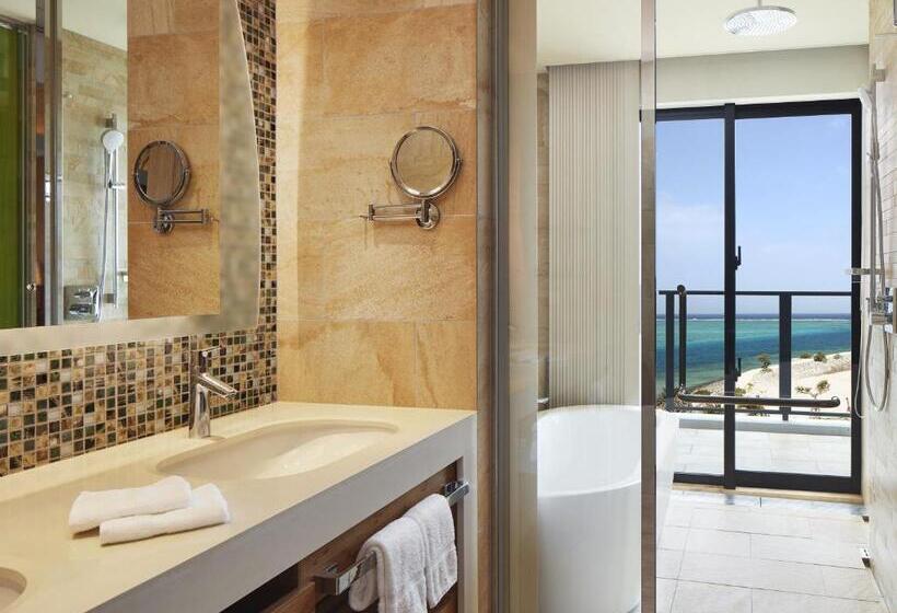 اتاق استاندارد با چشم‌انداز دریا, Sheraton Okinawa Sunmarina Resort