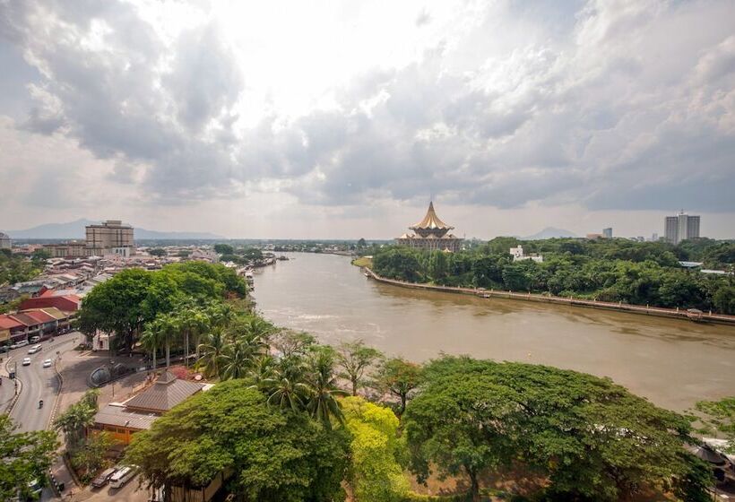 اتاق اجرایی, Hilton Kuching