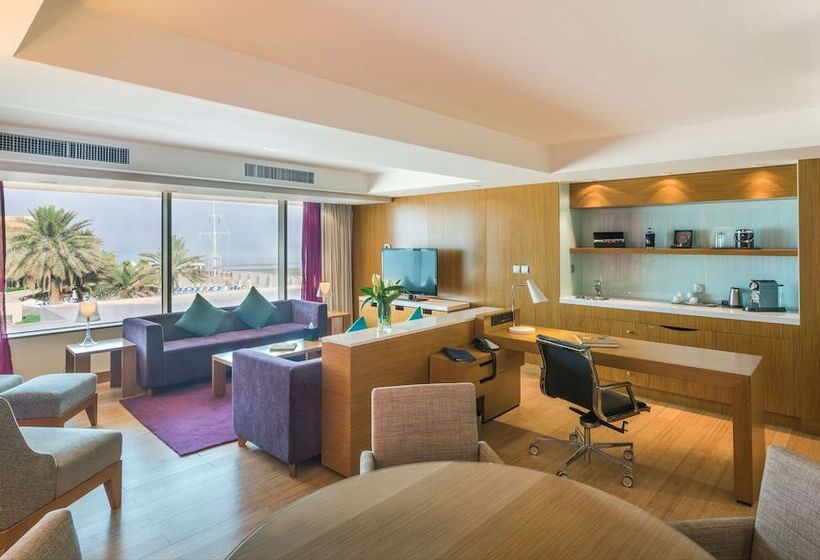 سوییت با چشم‌انداز دریا, Radisson Blu Hotel, Kuwait