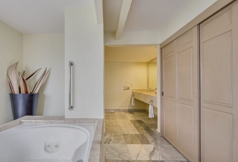 Люкс 3 Спальни, Fiesta Americana Cancun Villas