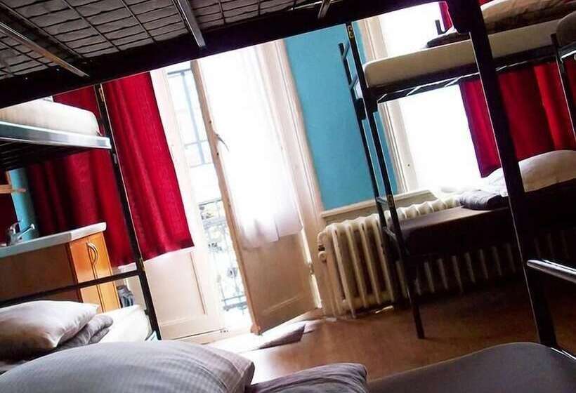 Bed in Shared Room with Shared Bathroom, Amsterdam Hostel Annemarie