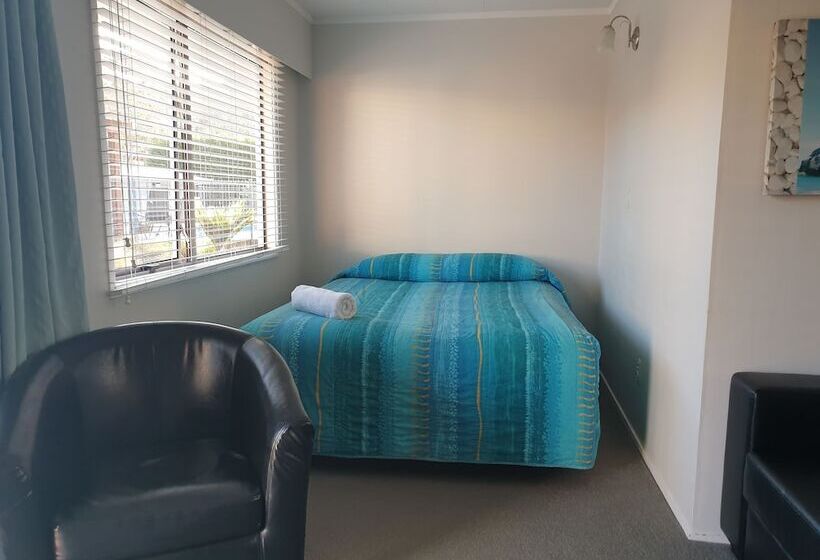 Апартаменты Superior 2 Спальни, Averill Court Motel