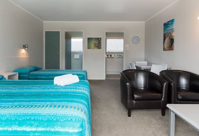 Студия Superior, Averill Court Motel
