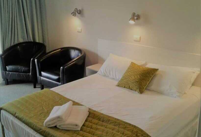 Студия Стандарт, Averill Court Motel