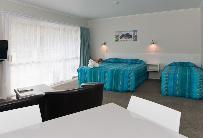 Студия Стандарт, Averill Court Motel