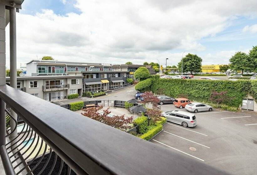 اتاق استاندارد, Heartland Ambassador Hotel Hamilton