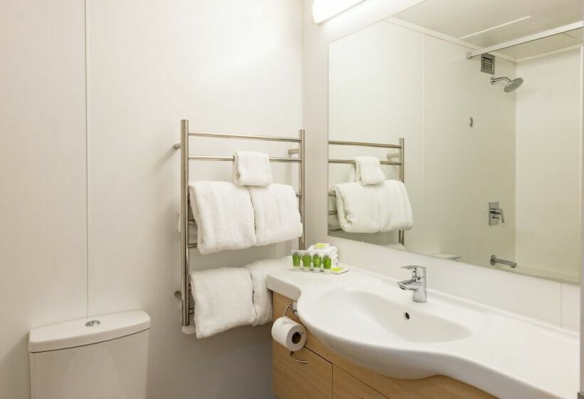 اتاق استاندارد, Heartland Ambassador Hotel Hamilton