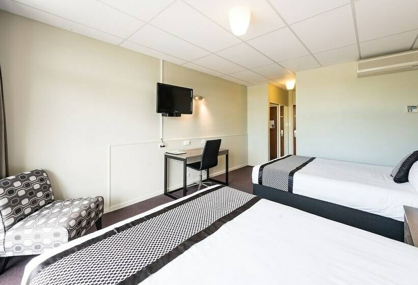 اتاق استاندارد, Heartland Ambassador Hotel Hamilton