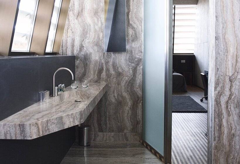 Quarto Deluxe, Monopol