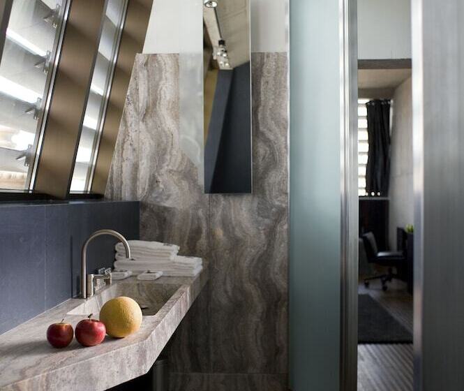 Quarto Deluxe, Monopol