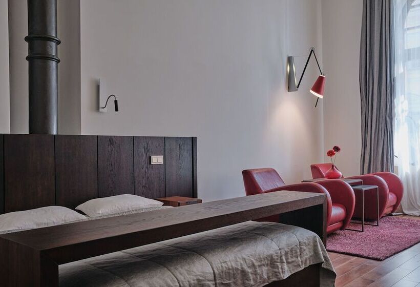 Quarto Deluxe, Monopol