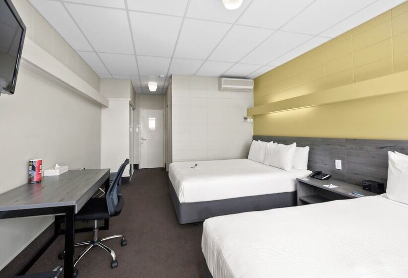 اتاق استاندارد, Heartland Ambassador Hotel Hamilton
