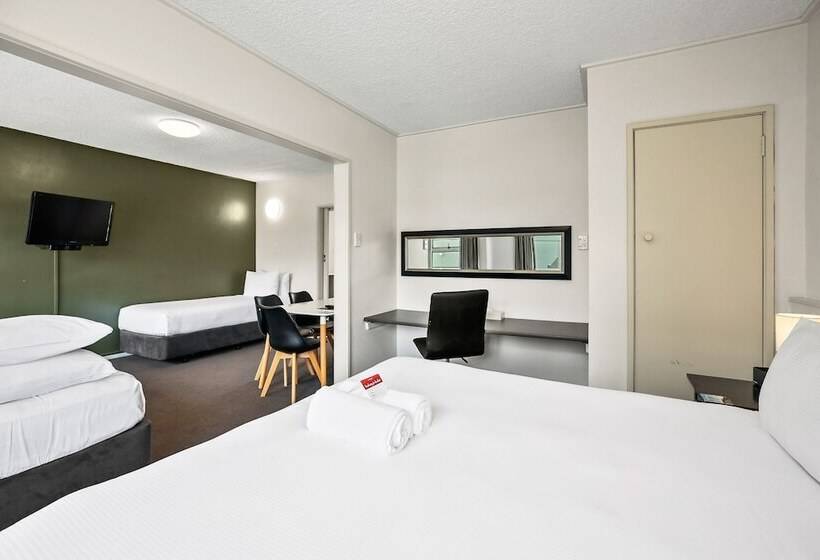 اتاق استاندارد, Heartland Ambassador Hotel Hamilton