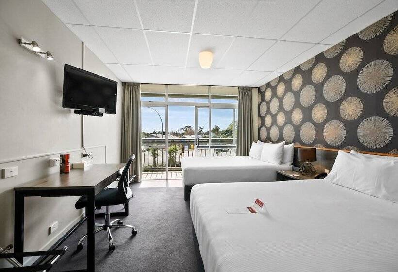 اتاق استاندارد, Heartland Ambassador Hotel Hamilton