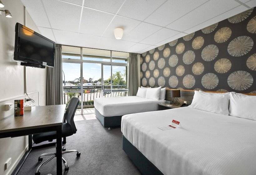 اتاق استاندارد, Heartland Ambassador Hotel Hamilton