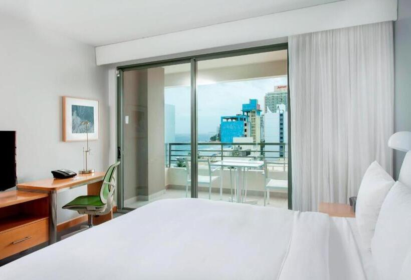 سوئیت با تخت بزرگ, La Concha Renaissance San Juan Resort
