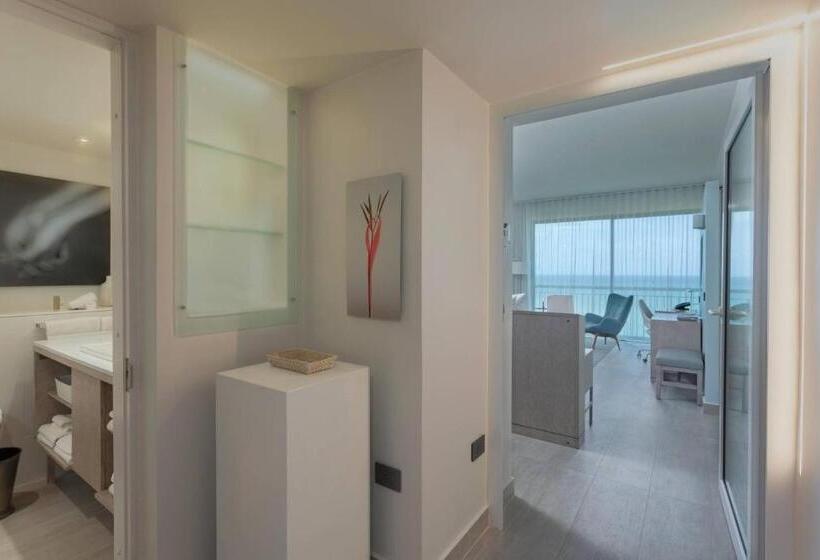 اتاق استاندارد با تخت بزرگ برای معلولان, La Concha Renaissance San Juan Resort