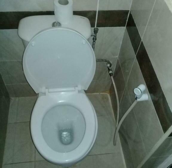 اتاق لوکس, Nema Kadior