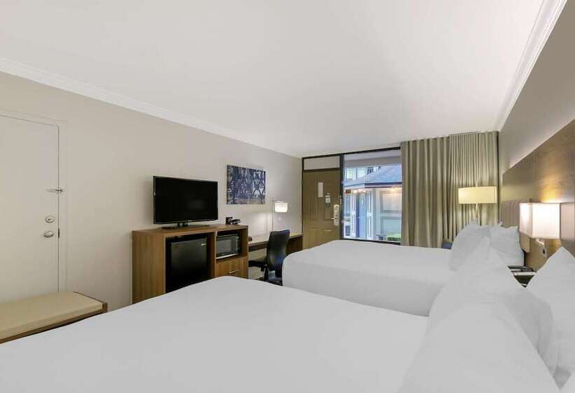 Номер Стандарт 2 Двуспальные Кровати, Best Western Plus Westbank