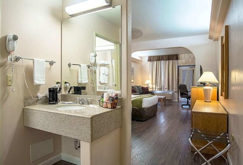 Люкс, Quality Inn & Suites Phoenix Nw  Sun City