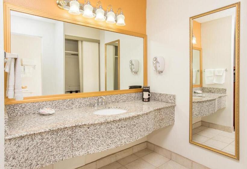 Номер Стандарт Адаптированный для Инвалидов, Days Inn By Wyndham Grand Junction