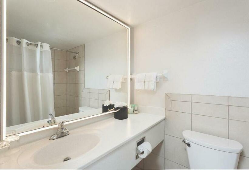 스탠다드 스튜디오, Sirata Beach Resort