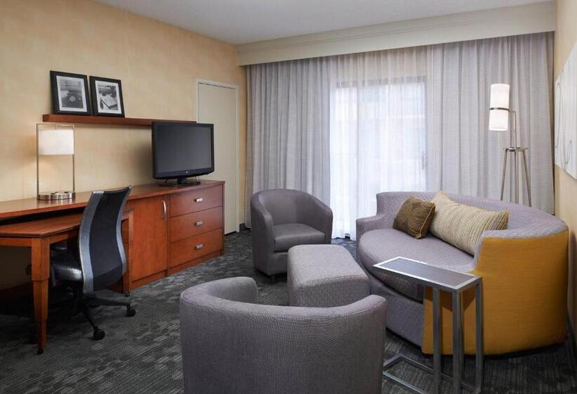 Люкс Кровать Кинг, Courtyard Detroit Dearborn