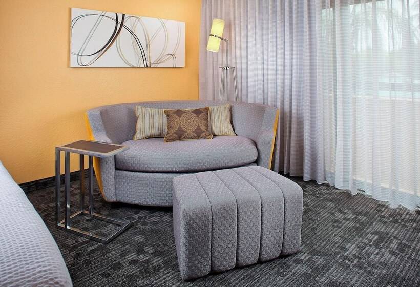 Люкс, Courtyard Miami Airport West Doral