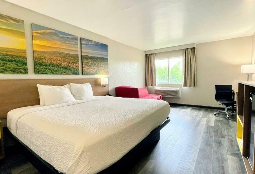 キングサイズベッドのスタンダードルーム, Days Inn By Wyndham Columbus In