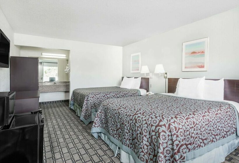 Номер Стандарт 2 Двуспальные Кровати, Days Inn By Wyndham St Clairsville