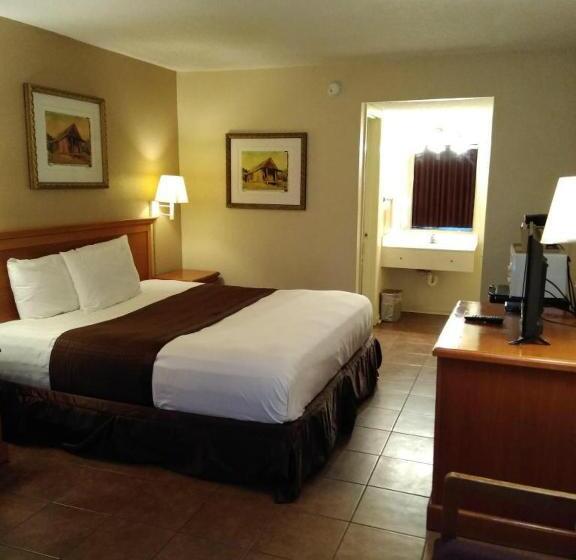 带大床的标准间, Knights Inn San Antonio Near Frost Bank Center