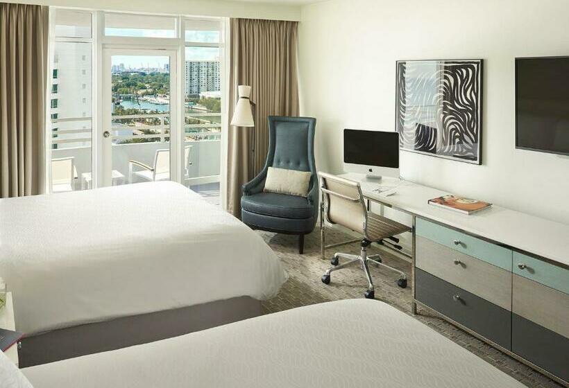 带阳台的豪华间, Fontainebleau Miami Beach