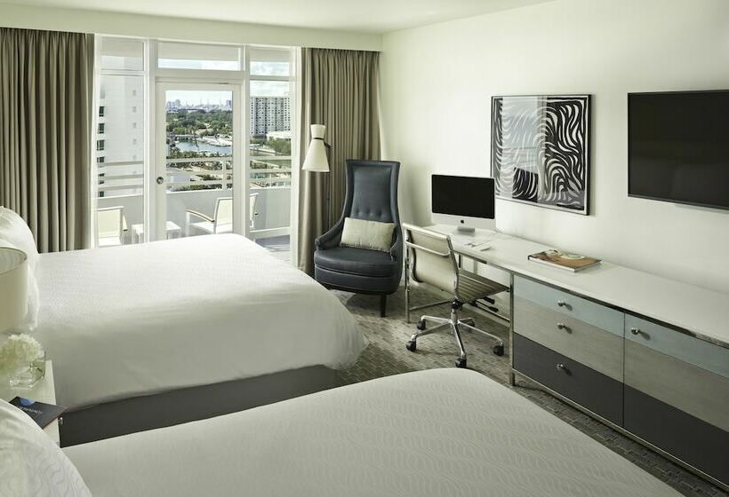 Quarto Deluxe com Sacada, Fontainebleau Miami Beach